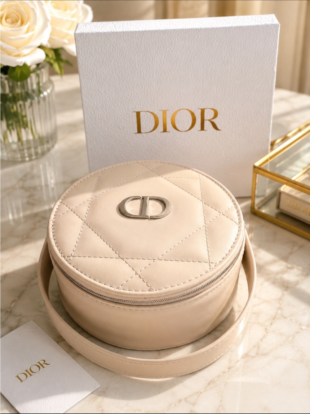 FASHION Cream Quilted Round Vanity with Mirror